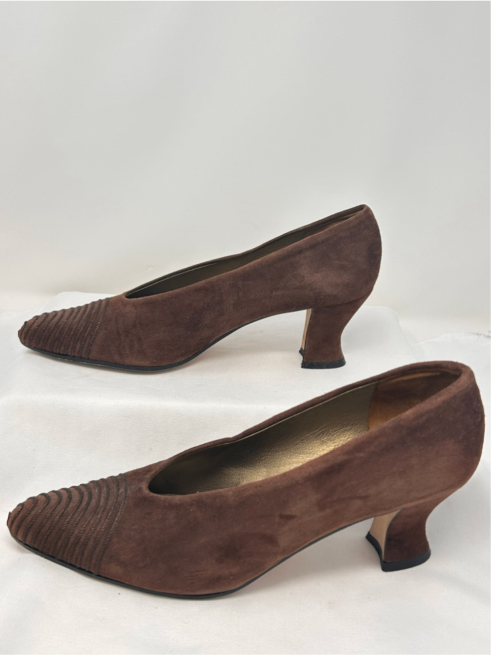 Paloma Brown Suede Ribbed Toe Pumps Size 39 Made in Italy 2” Heel